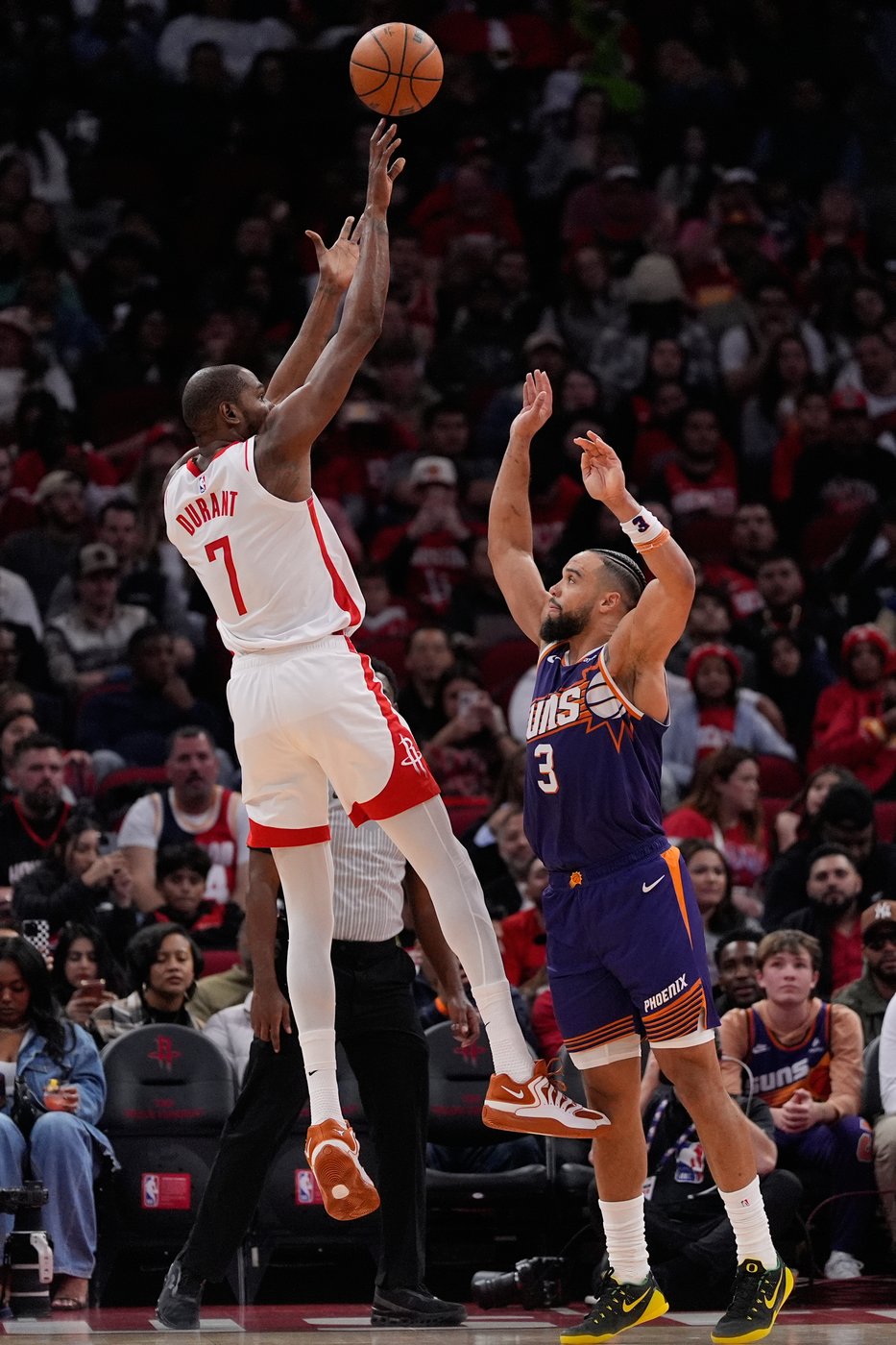 Durant reaches 31,000 career points as Rockets dominate Suns | iNFOnews.ca