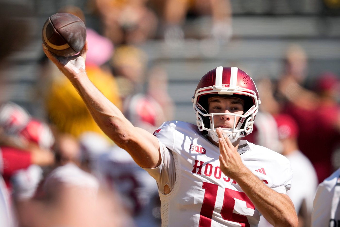 No. 11 Indiana gets late touchdown to beat Iowa, 20-15 | iNFOnews.ca