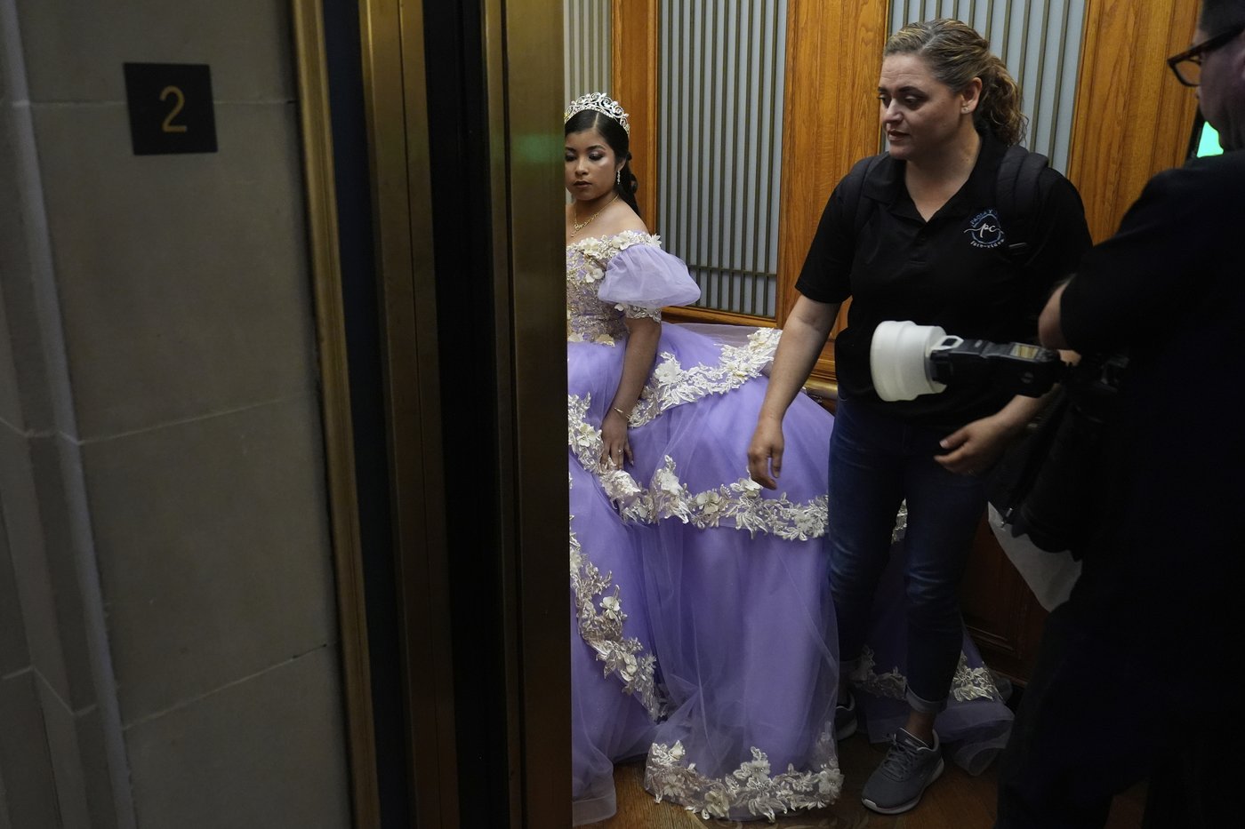 San Francisco's City Hall becomes a dream destination for quinceañera photos | iNFOnews.ca