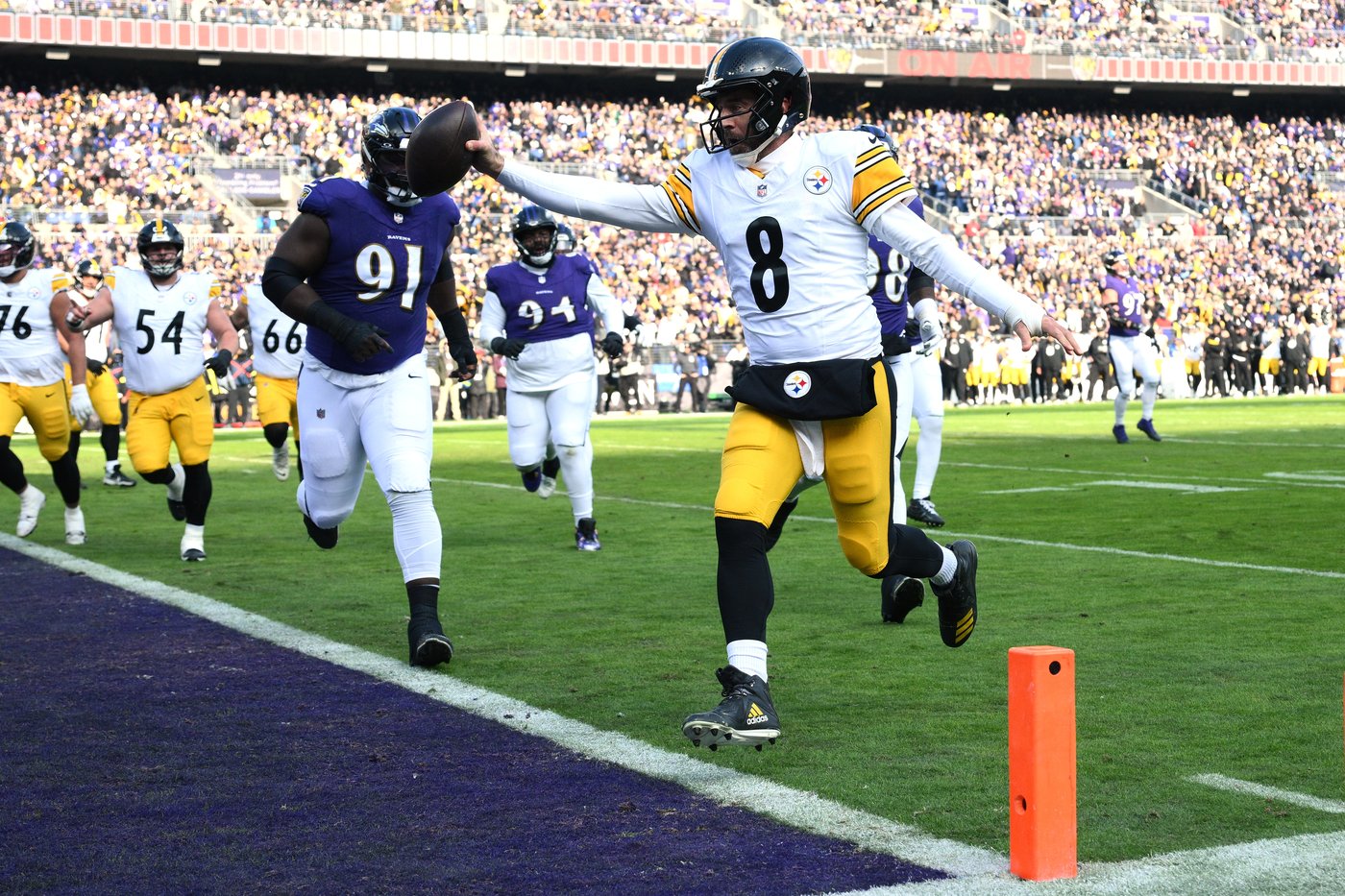 Late reversal helps Steelers hold on for 27-22 win over Ravens and sole possession of division lead | iNFOnews.ca Late reversal helps Steelers hold on for 27-22 win over Ravens and sole possession of division lead | iNFOnews.ca