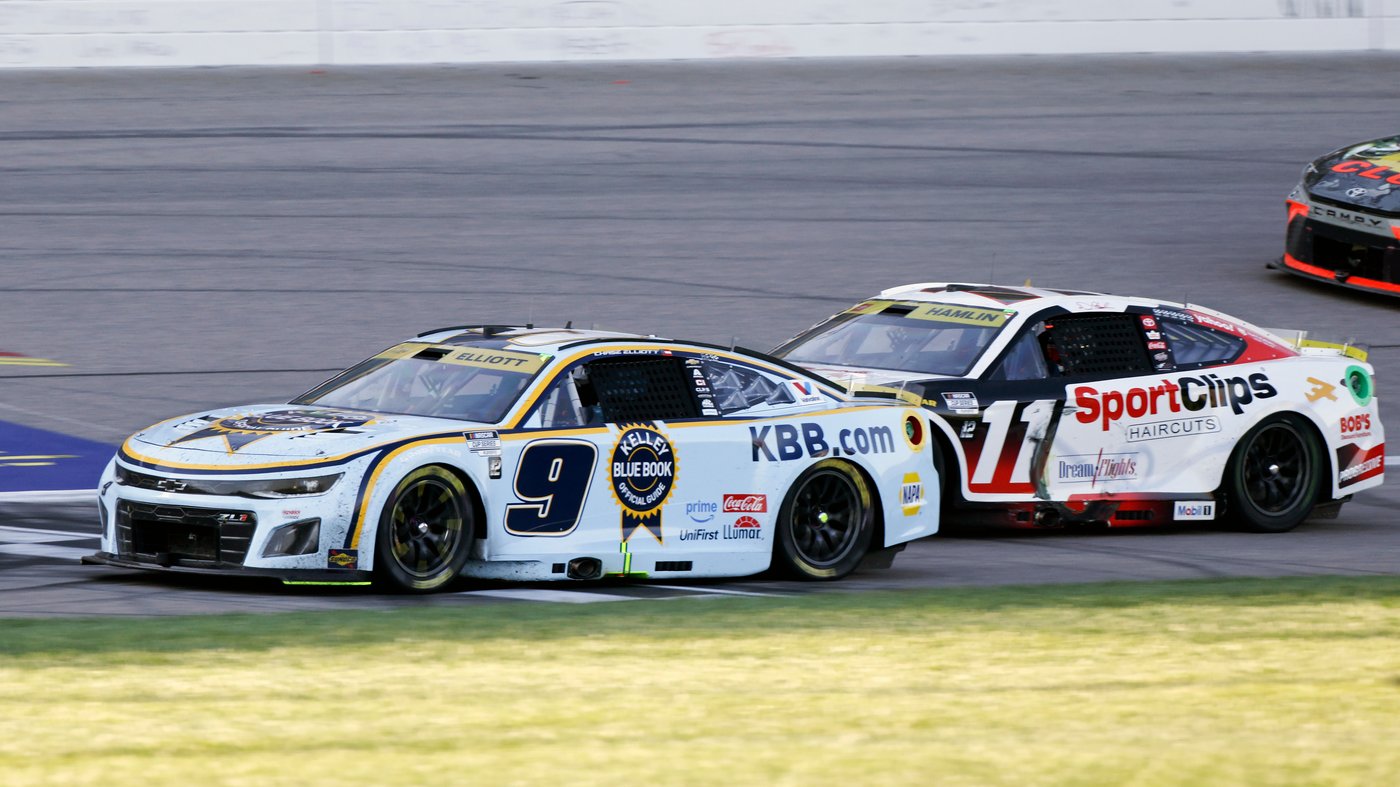 Elliott steals Kansas Speedway race in wild overtime finish, secures spot in 3rd round of playoffs | iNFOnews.ca