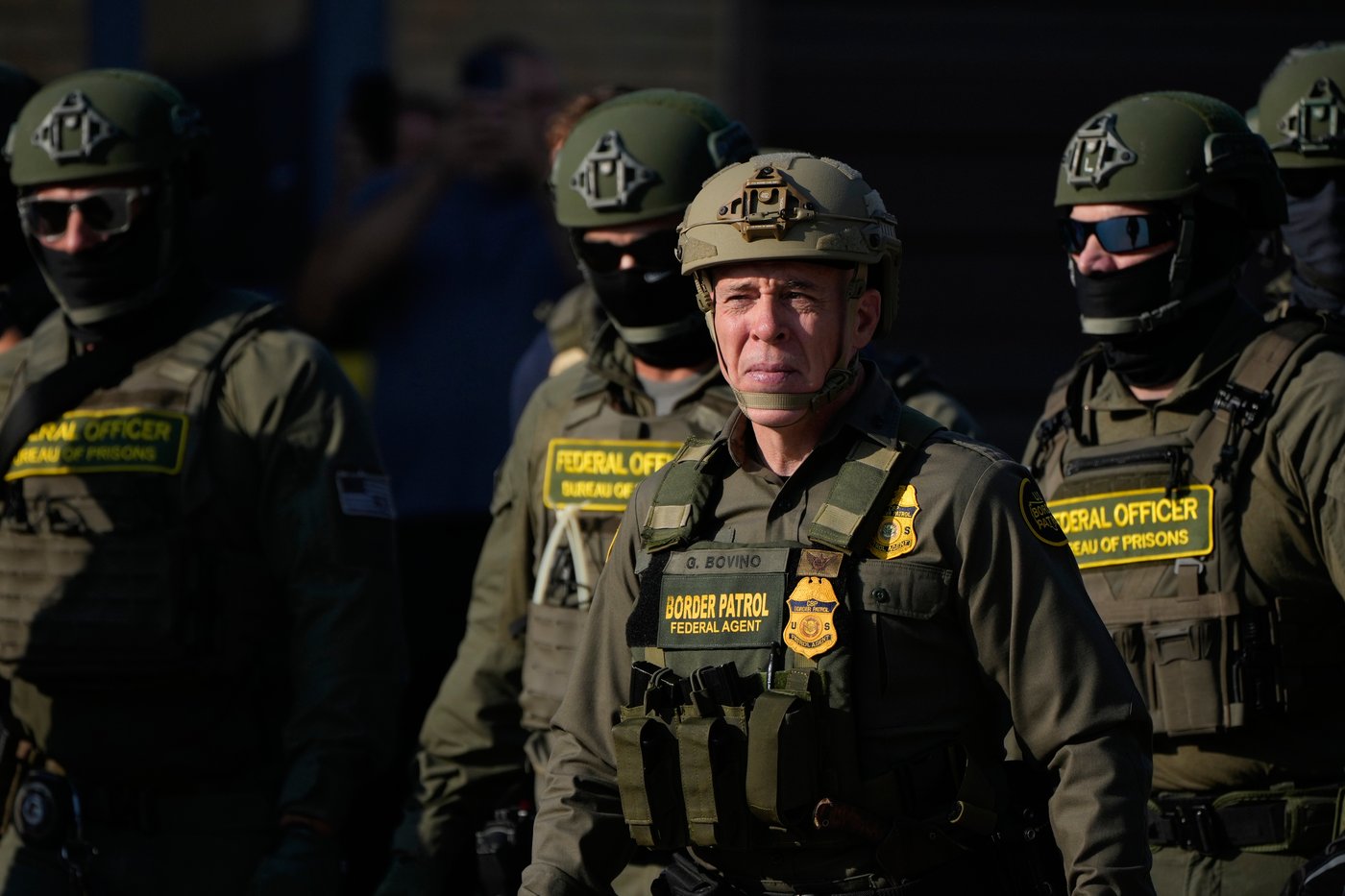 Noem visits Chicago area ICE facility as agents arrest 13, raid city neighborhoods | iNFOnews.ca
