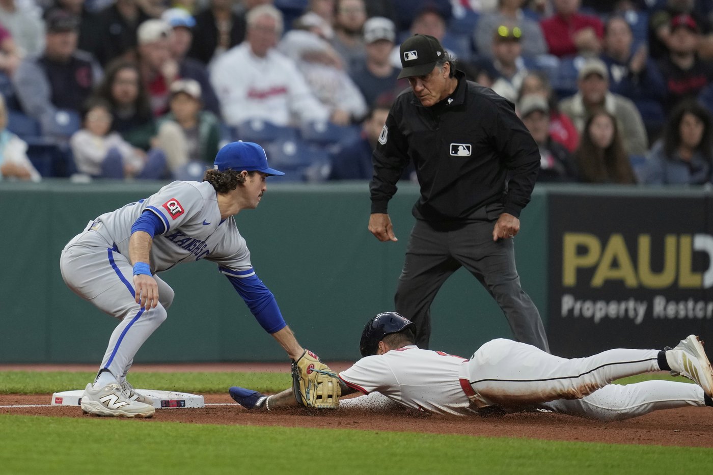 Slade Cecconi loses no-hit bid in 8th, Guards rout Royals 10-2, stay in thick of AL wild card race | iNFOnews.ca Slade Cecconi loses no-hit bid in 8th, Guards rout Royals 10-2, stay in thick of AL wild card race | iNFOnews.ca