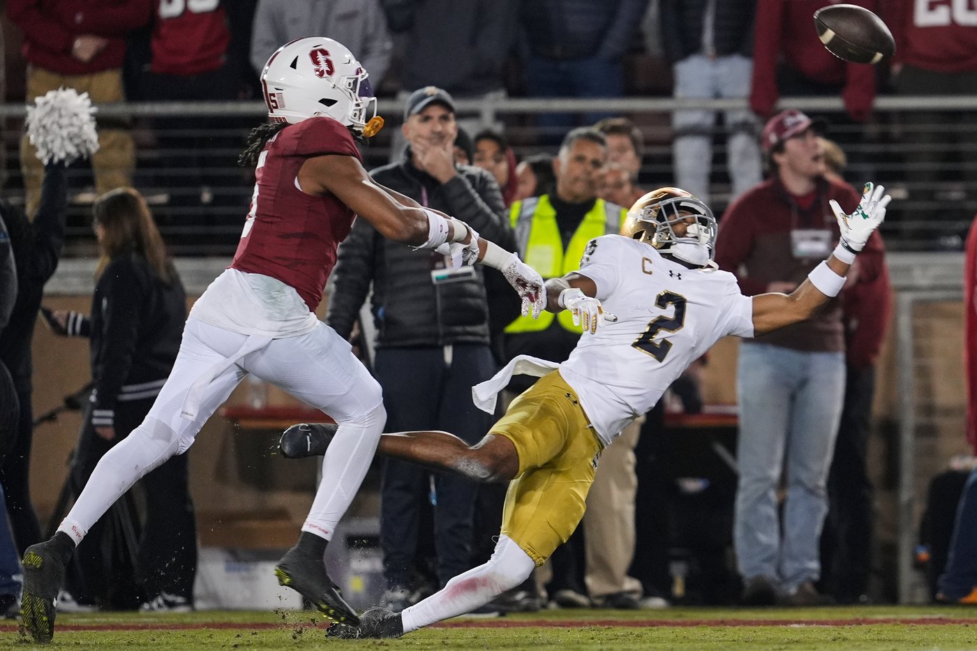 Love gets hurt but returns as No. 9 Notre Dame routs Stanford 49-20 | iNFOnews.ca