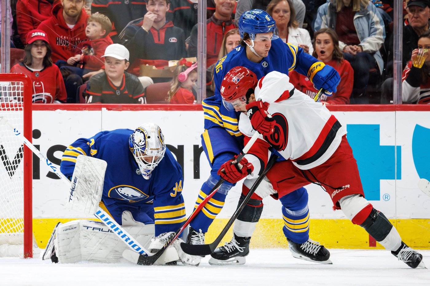 Hurricanes extend winning streak to 3 games with a 6-3 victory over the Sabres | iNFOnews.ca Hurricanes extend winning streak to 3 games with a 6-3 victory over the Sabres | iNFOnews.ca