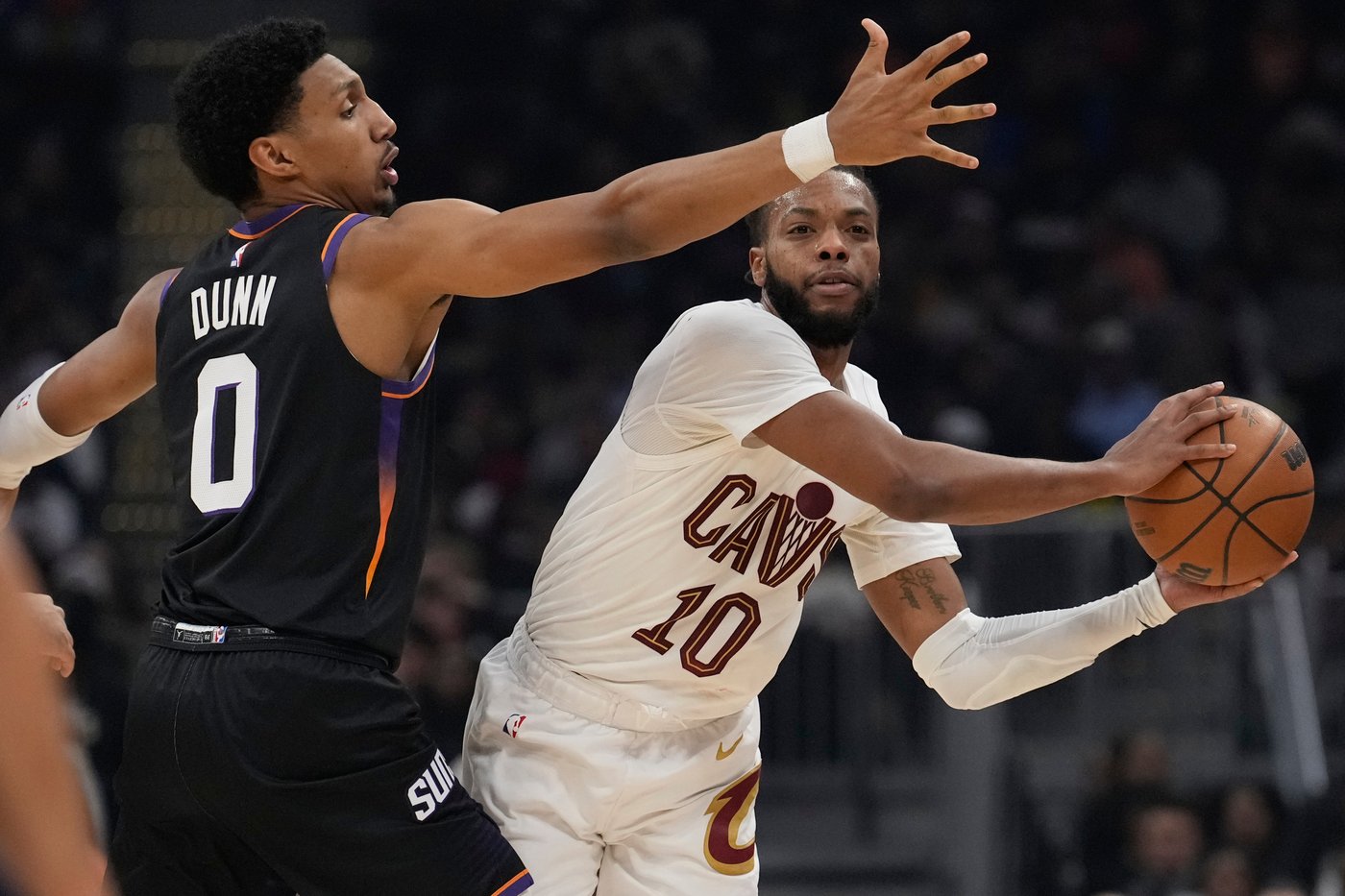 Donovan Mitchell scores 34 points to propel Cavaliers to 129-113 victory over Suns | iNFOnews.ca