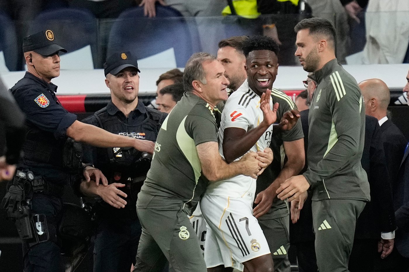 Vinícius Júnior apologizes for outburst at Real Madrid coach Xabi Alonso in clasico vs Barcelona | iNFOnews.ca Vinícius Júnior apologizes for outburst at Real Madrid coach Xabi Alonso in clasico vs Barcelona | iNFOnews.ca