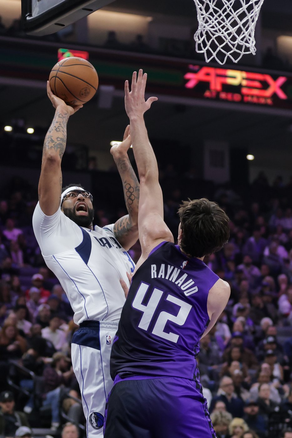 Brandon Williams hits a late 3-pointer, gives Mavericks 100-98 win over Kings | iNFOnews.ca