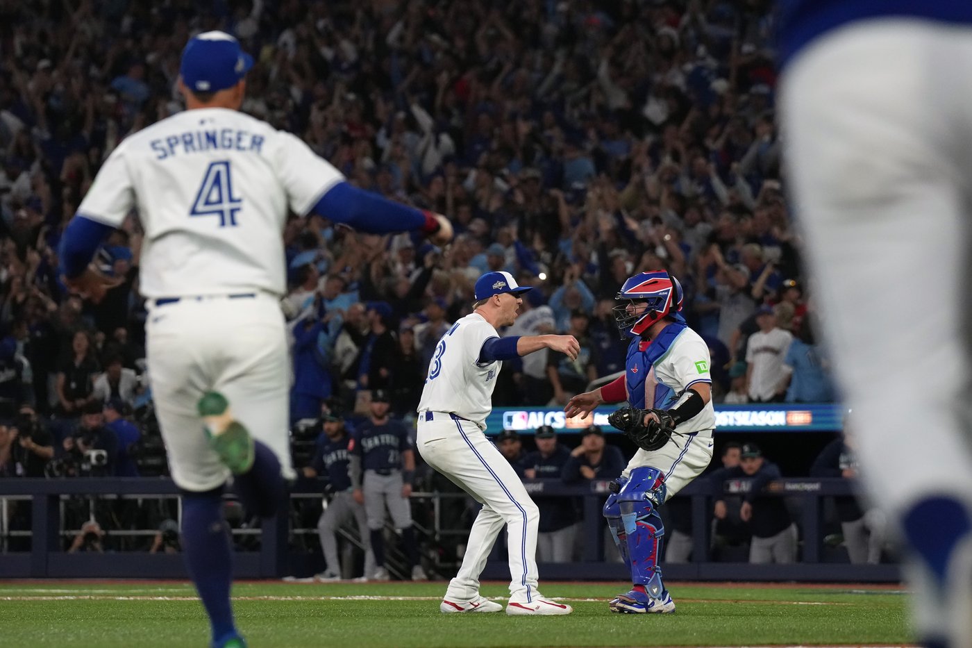 Photo Gallery: Blue Jays advance to World Series with 4-3 win over the Mariners | iNFOnews.ca