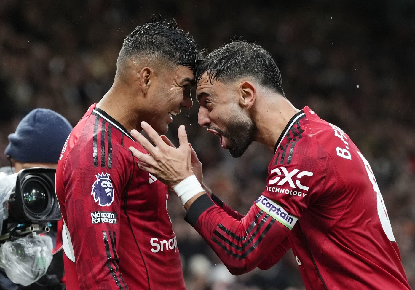 Sanchez and Casemiro sent off in a wild first half between Man United and Chelsea | iNFOnews.ca Sanchez and Casemiro sent off in a wild first half between Man United and Chelsea | iNFOnews.ca