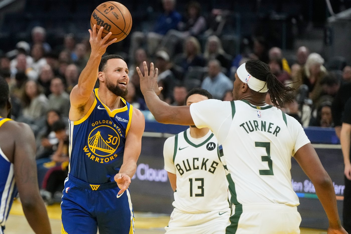 Stephen Curry, Jimmy Butler lead Warriors past Bucks, 120-113 | iNFOnews.ca