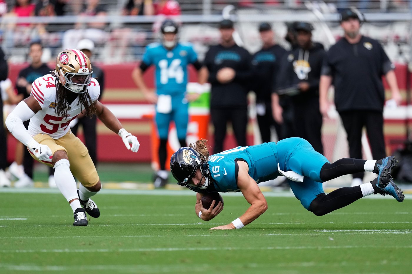 Jaguars' Trevor Lawrence believes headfirst dives are safer than sliding for NFL QBs | iNFOnews.ca
