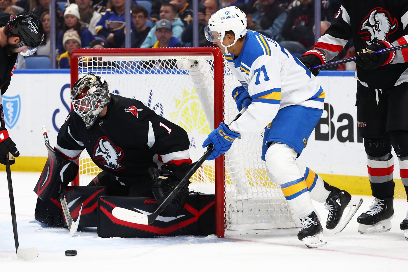 Hofer makes 28 saves and Joseph scores short-handed as Blues blank Sabres 3-0 | iNFOnews.ca Hofer makes 28 saves and Joseph scores short-handed as Blues blank Sabres 3-0 | iNFOnews.ca