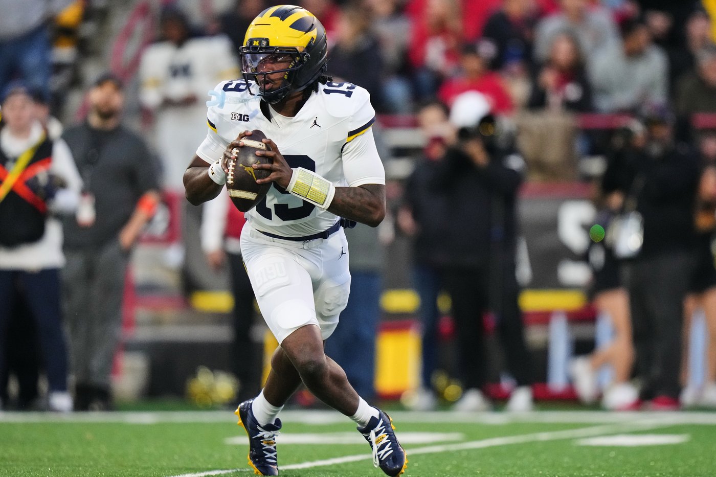 QB Bryce Underwood can make solid freshman season special if No. 15 Michigan upsets No. 1 Ohio State | iNFOnews.ca