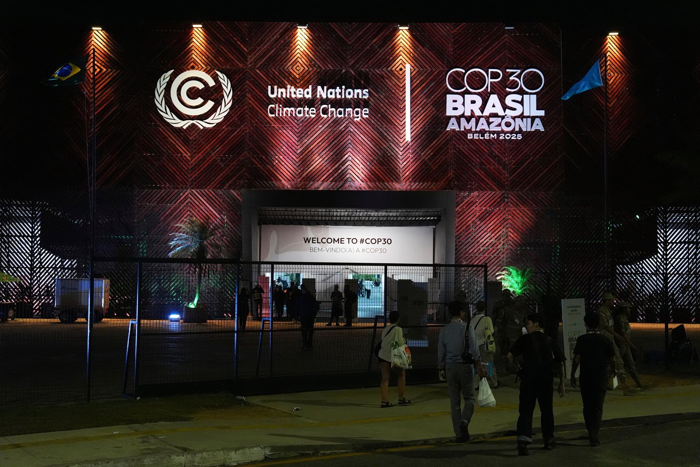 Brazil's final text proposal at UN climate talks draws fire as weak - after a real fire at the COP30 | iNFOnews.ca