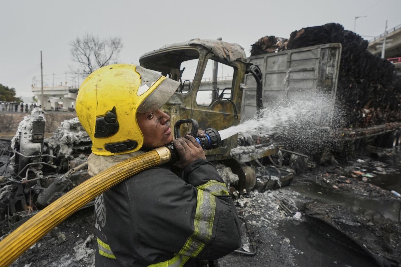 Investigation underway into deadly gas tanker explosion in Mexico City | iNFOnews.ca Investigation underway into deadly gas tanker explosion in Mexico City | iNFOnews.ca