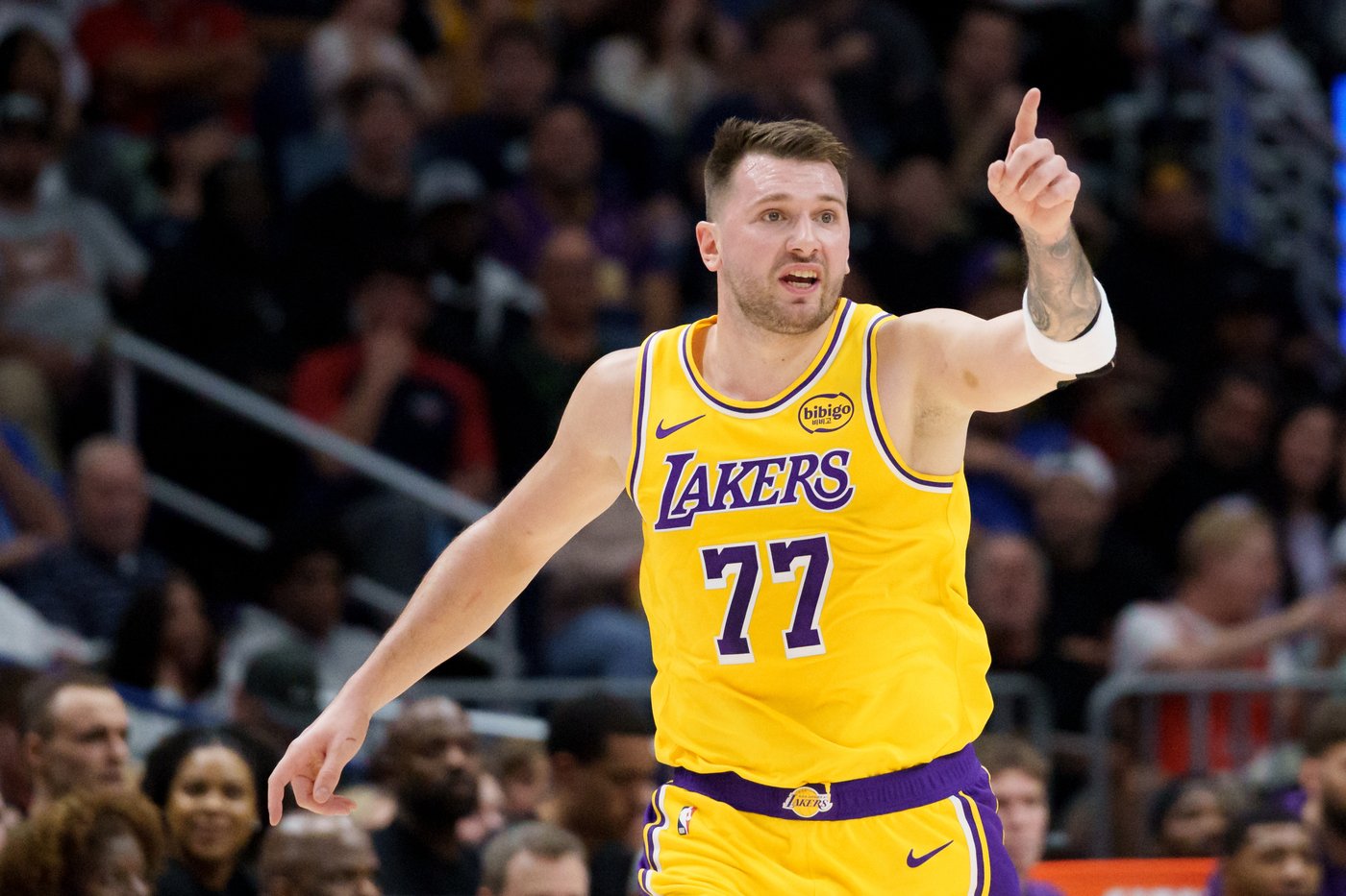 James and Doncic each score 30 to help the Lakers hold off the Pelicans 111-103 | iNFOnews.ca