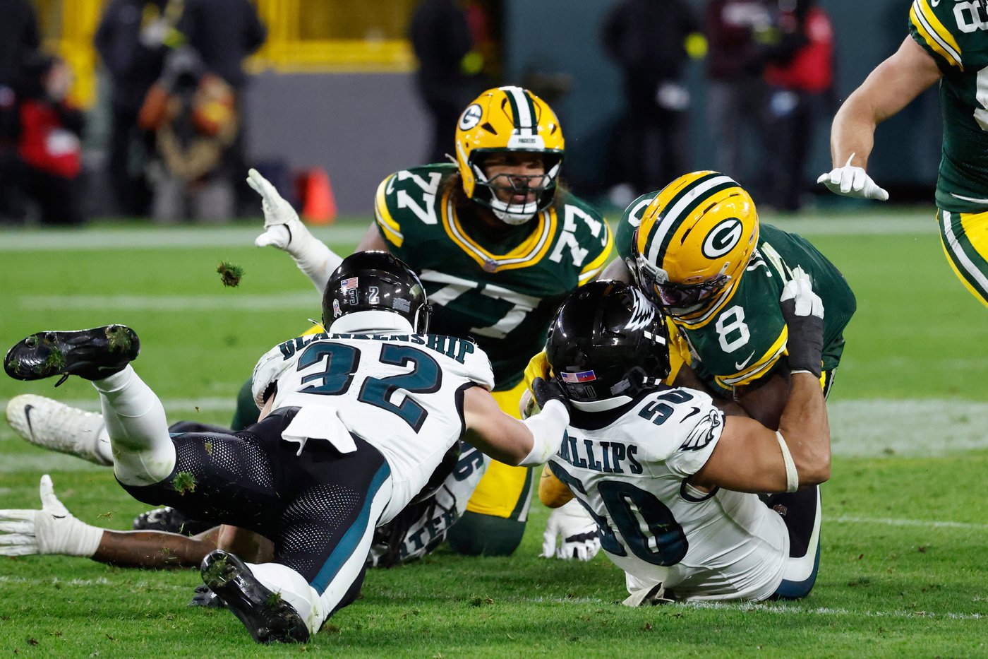 Jaelan Phillips' productive Eagles debut paces dominant defense in 10-7 win over Packers | iNFOnews.ca