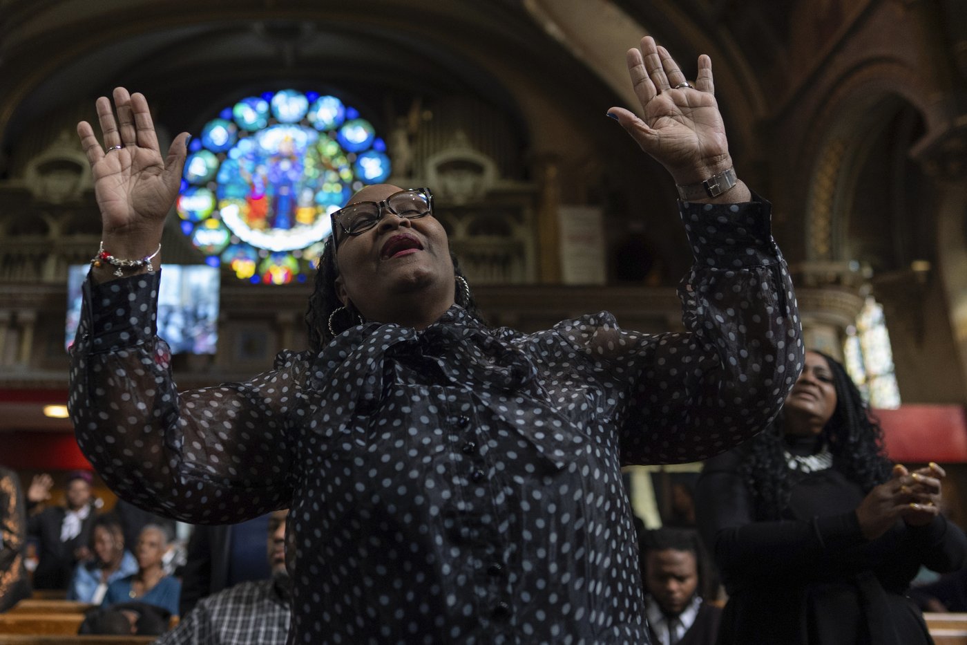 Chicago churches urge calm resistance ahead of expected federal intervention | iNFOnews.ca