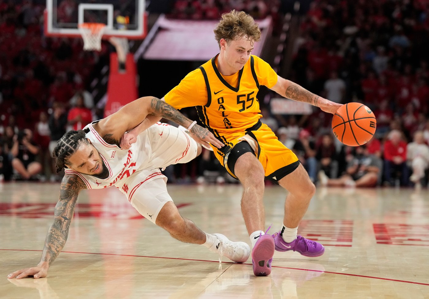 Kingston Flemings, Emanuel Sharp each score 19, No. 1 Houston beats Oakland 78-45 | iNFOnews.ca
