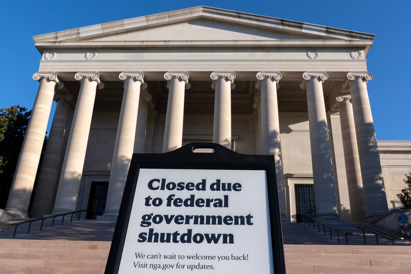 Trump administration threatens no back pay for federal workers in shutdown | iNFOnews.ca