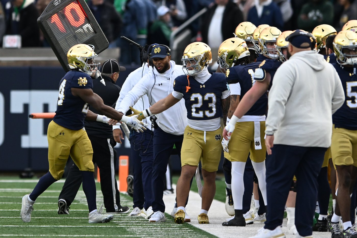 Jeremiyah Love scores 3 TDs as No. 9 Notre Dame overwhelms injury-ravaged Syracuse 70-7 | iNFOnews.ca