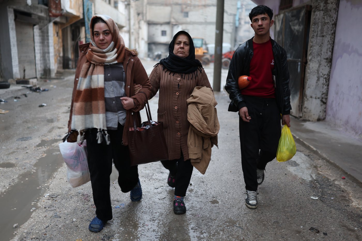 First responders enter devastated Aleppo neighborhood after days of deadly fighting | iNFOnews.ca
