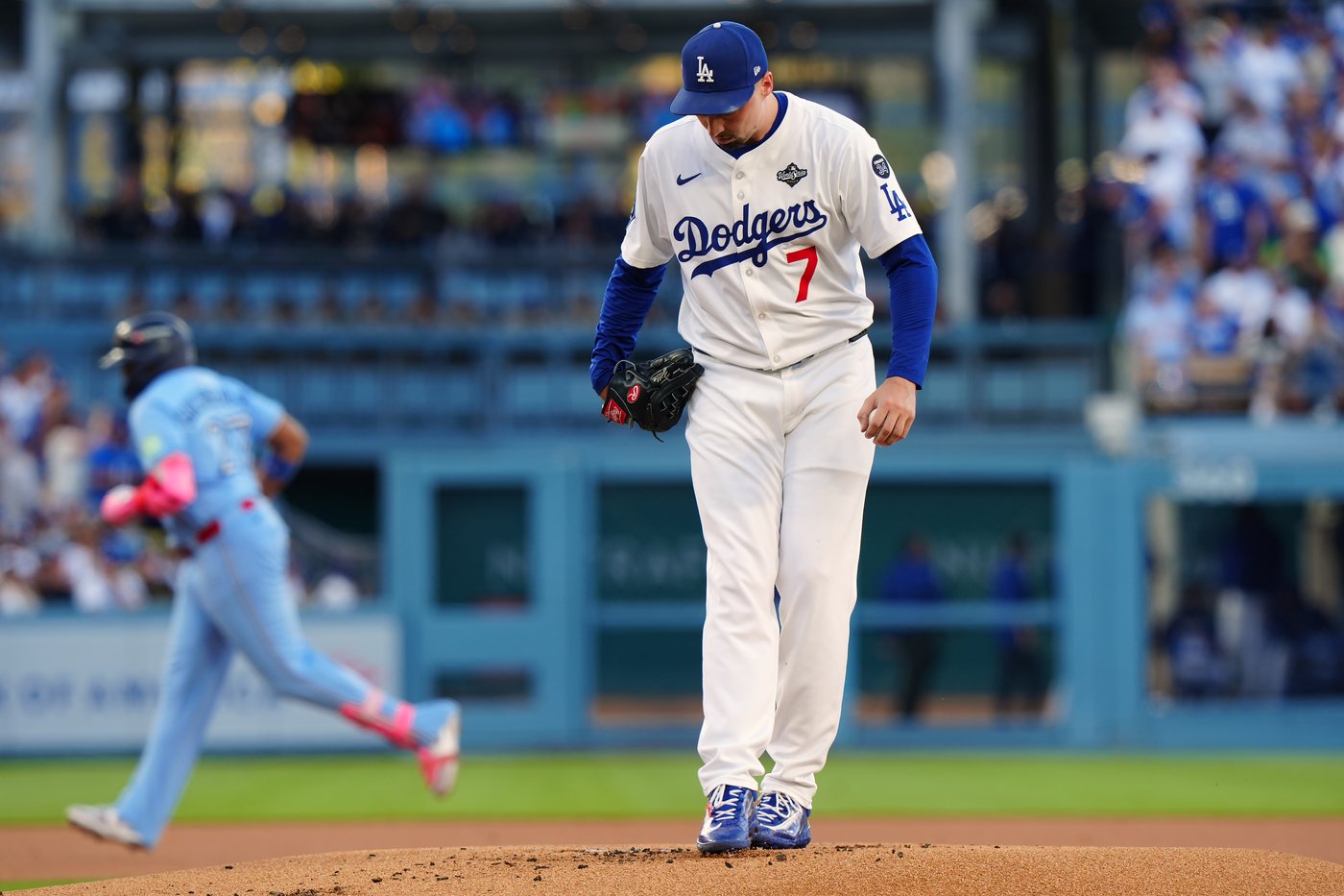 Photo Gallery: Blue Jays top Dodgers 6-1 to take 3-2 series lead | iNFOnews.ca