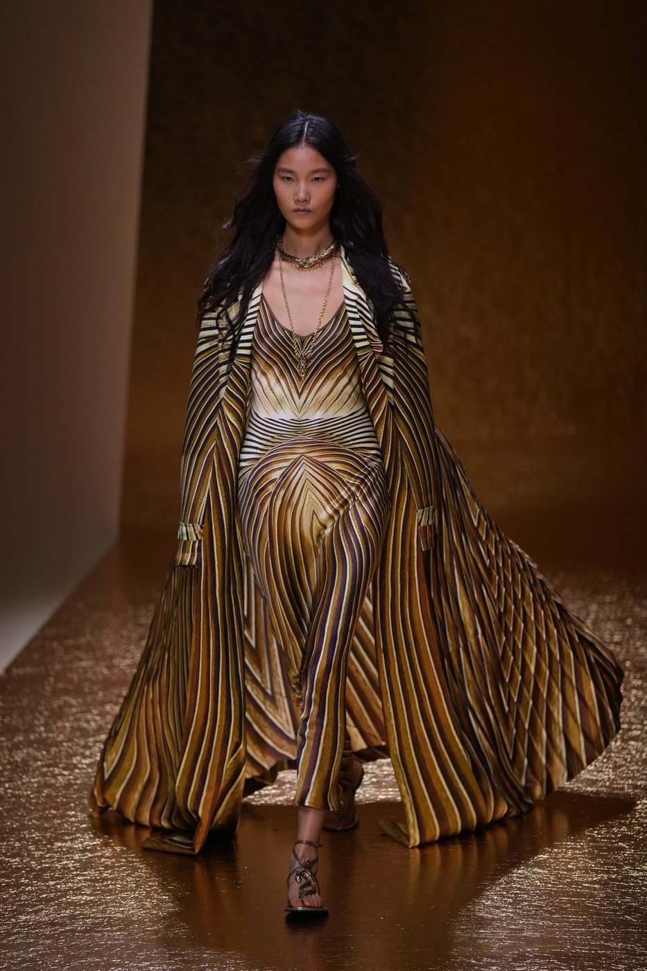 Cavalli's fluid gold Milan collection channels regal Elizabeth Taylor and free-spirited Jane Birkin | iNFOnews.ca