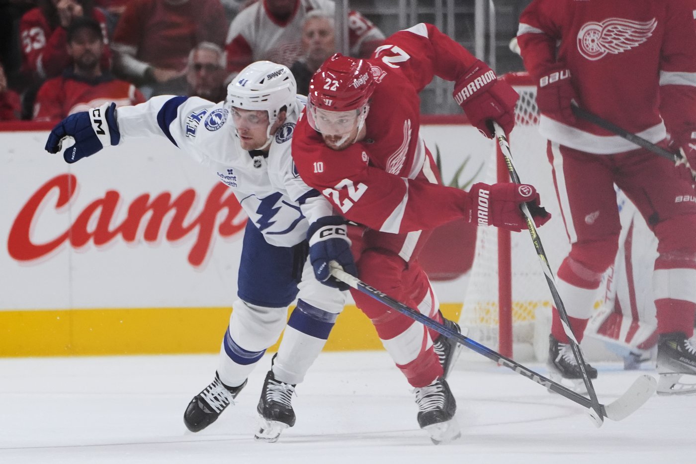 Larkin's overtime goal lifts Red Wings past Lightning, 2-1 | iNFOnews.ca Larkin's overtime goal lifts Red Wings past Lightning, 2-1 | iNFOnews.ca
