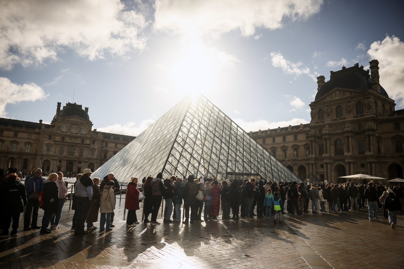 Suspects arrested over the theft of crown jewels from Paris' Louvre museum | iNFOnews.ca Suspects arrested over the theft of crown jewels from Paris' Louvre museum | iNFOnews.ca