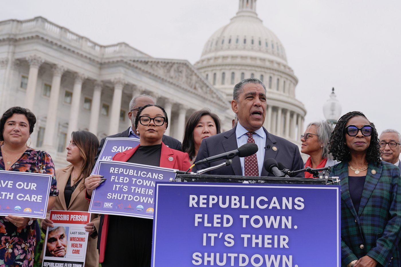 Trump administration blames Democrats for shutdown in official government warnings as deadline nears | iNFOnews.ca