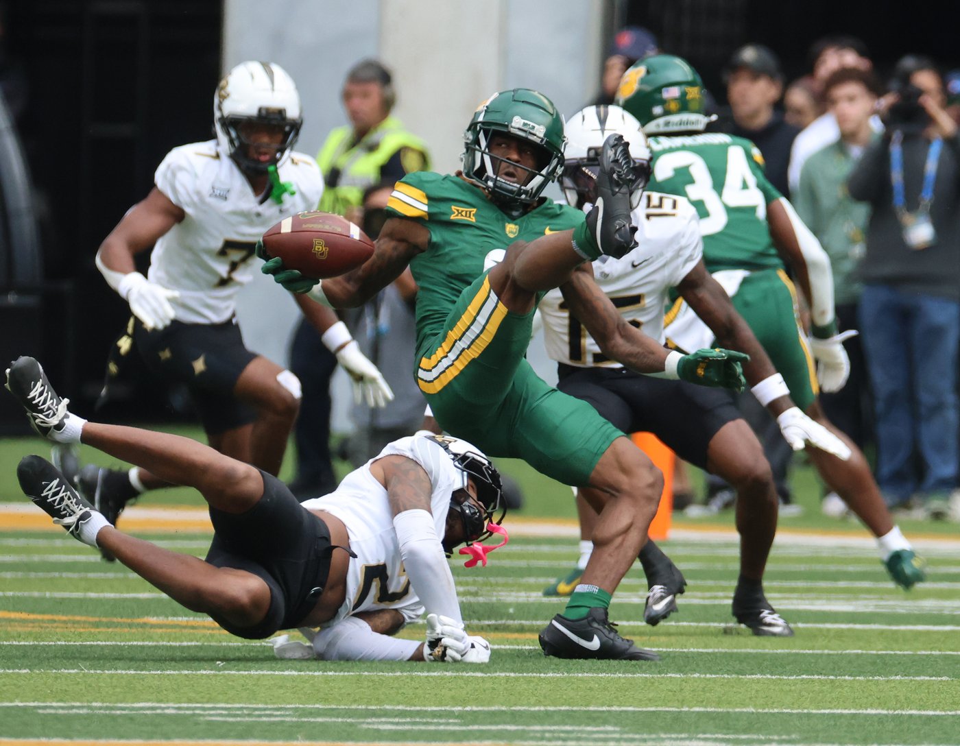 Sawyer Robertson throws for 3 TDs, Caden Knighten rushes for 104 yards and Baylor beats UCF 30-3 | iNFOnews.ca Sawyer Robertson throws for 3 TDs, Caden Knighten rushes for 104 yards and Baylor beats UCF 30-3 | iNFOnews.ca