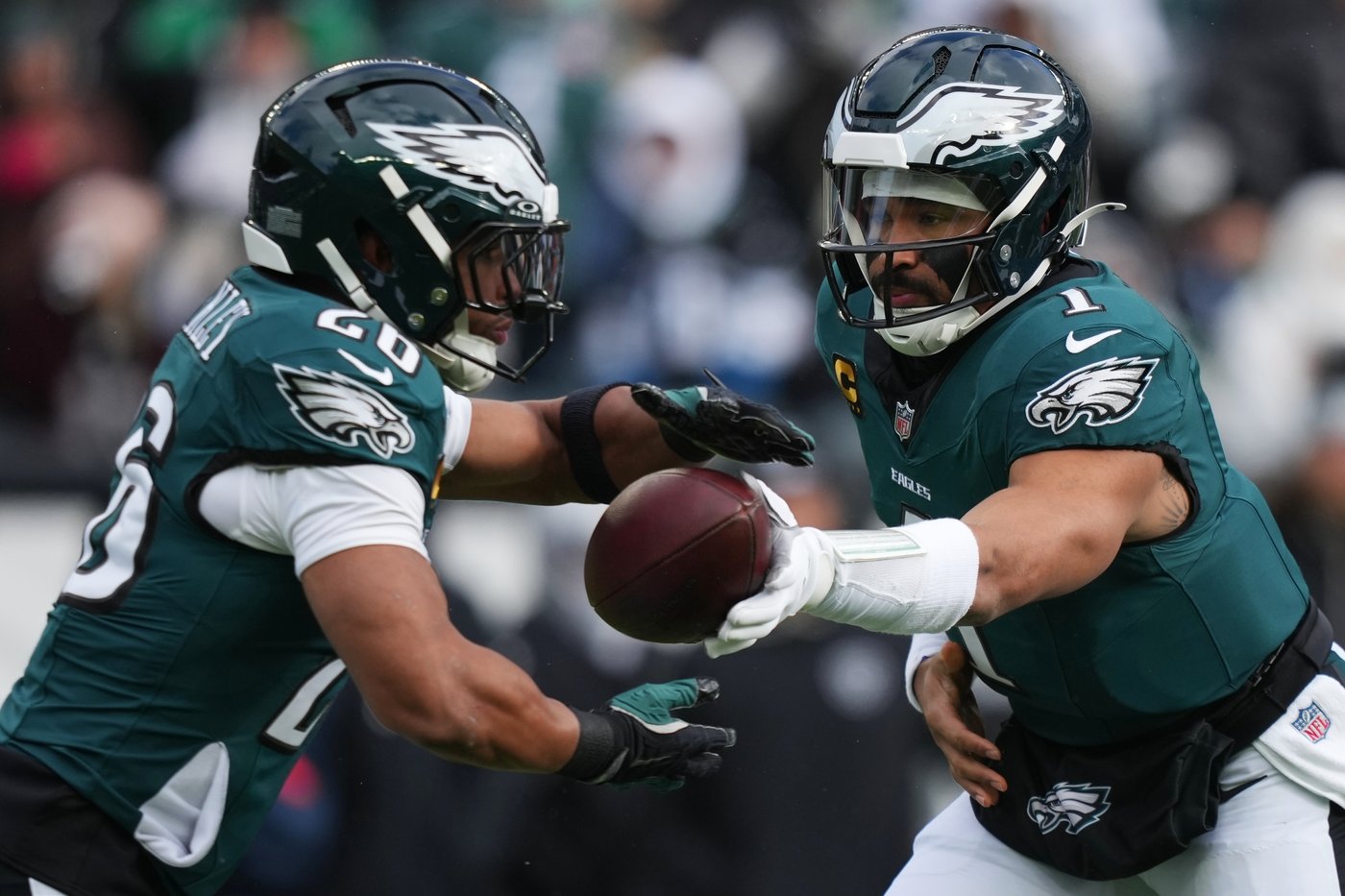 Jalen Hurts rebounds with 3 TD passes as Eagles snap losing streak in 31-0 rout of Raiders | iNFOnews.ca Jalen Hurts rebounds with 3 TD passes as Eagles snap losing streak in 31-0 rout of Raiders | iNFOnews.ca