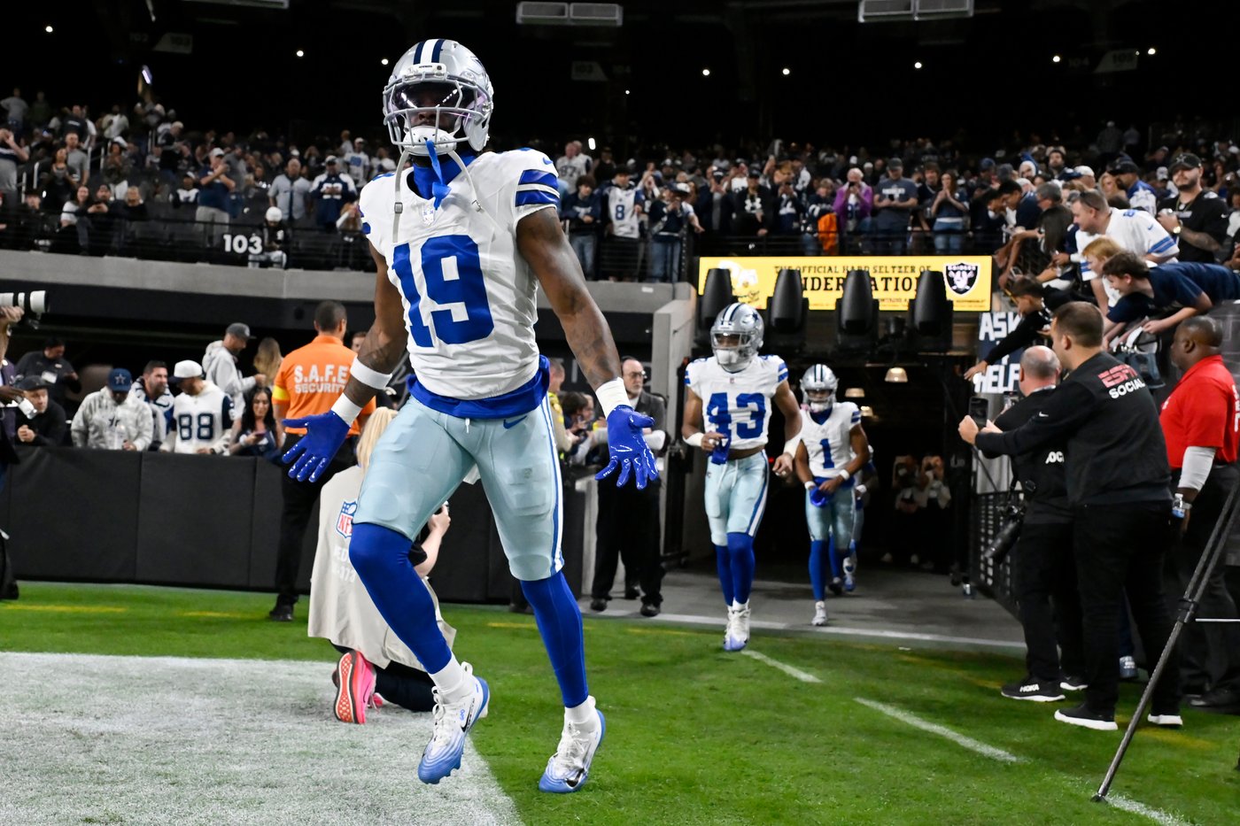 Cowboys receivers Lamb and Pickens benched for opening drive vs. Raiders | iNFOnews.ca Cowboys receivers Lamb and Pickens benched for opening drive vs. Raiders | iNFOnews.ca