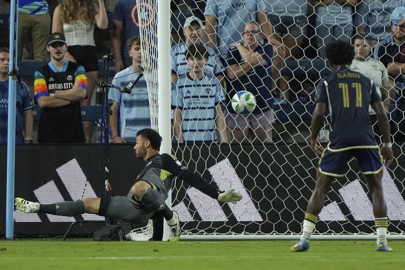 Trio leads Whitecaps to 2-0 victory over Sporting KC | iNFOnews.ca