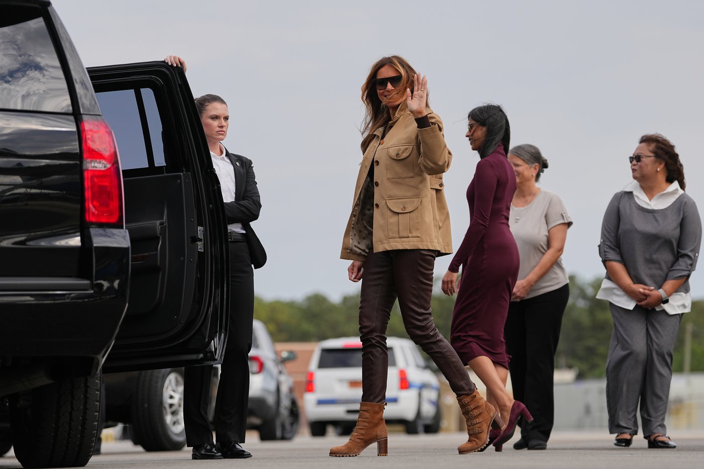 Melania Trump and Usha Vance are making an early holiday visit with North Carolina military families | iNFOnews.ca