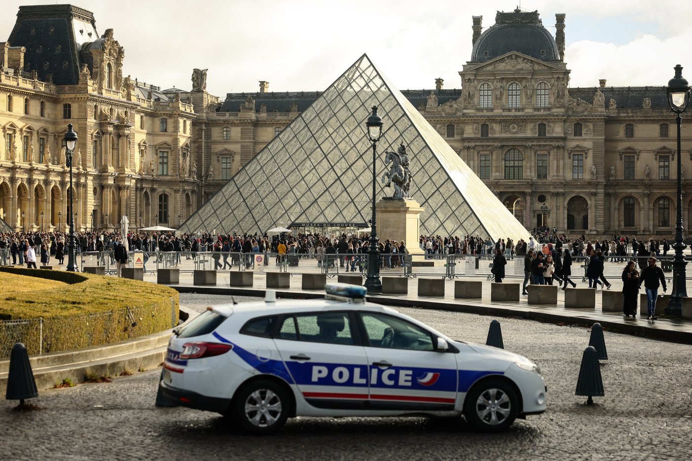Ex-thief says he warned Louvre of security weaknesses around crown jewels | iNFOnews.ca Ex-thief says he warned Louvre of security weaknesses around crown jewels | iNFOnews.ca