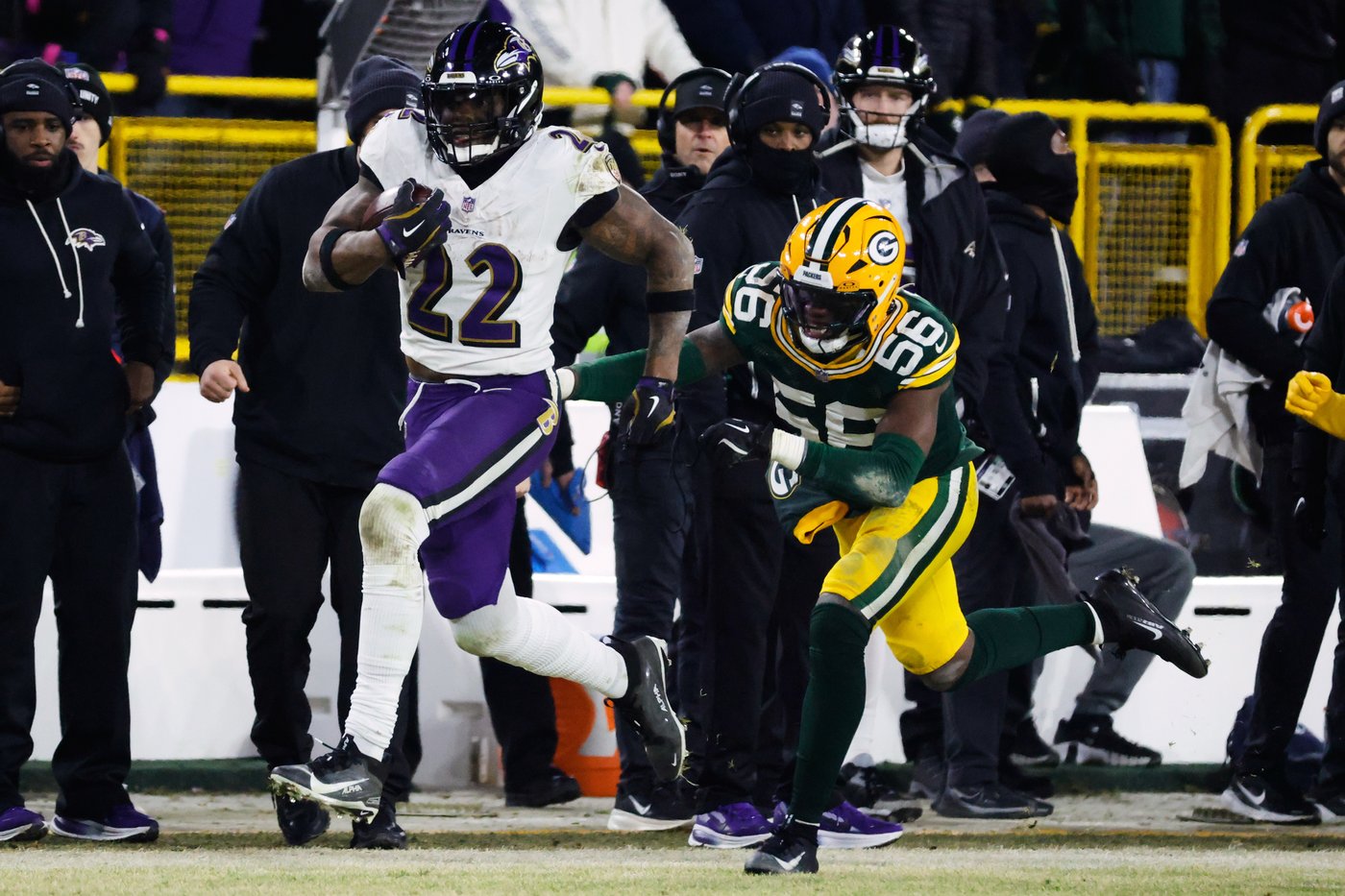 Derrick Henry's virtuoso performance helps Ravens stay alive with 41-24 win over Packers | iNFOnews.ca