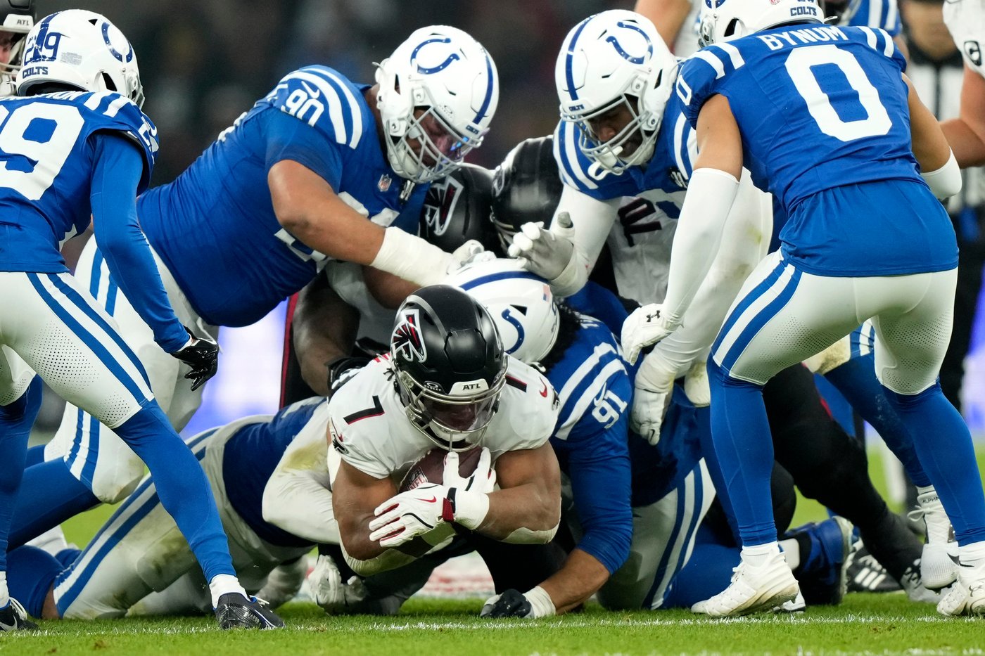 Taylor runs for 244 yards and 3 TDs for Colts in 31-25 OT win over Falcons in Berlin | iNFOnews.ca Taylor runs for 244 yards and 3 TDs for Colts in 31-25 OT win over Falcons in Berlin | iNFOnews.ca