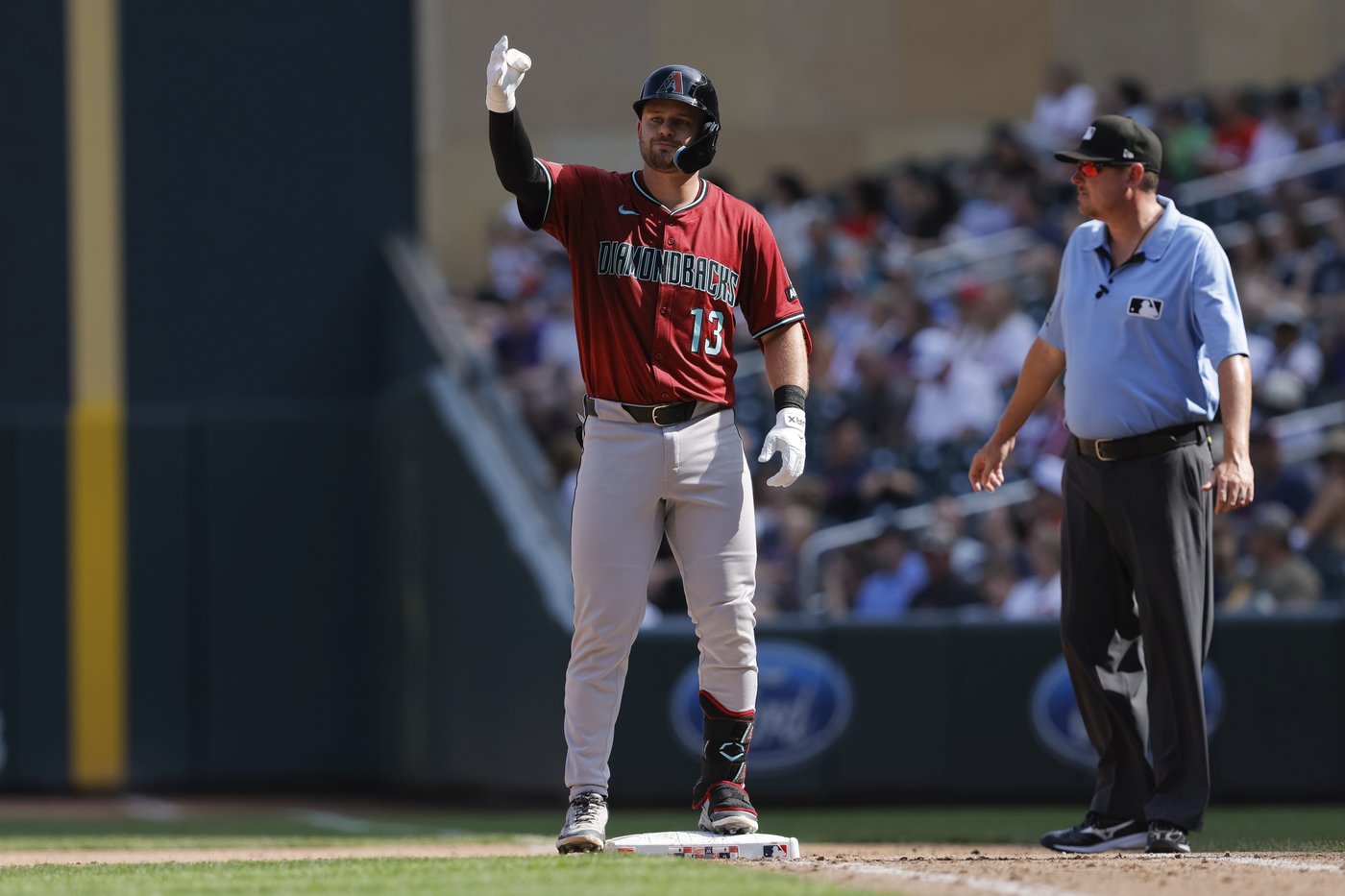 McCann homers and drives in 4 runs to help the Diamondbacks beat the Twins, 6-4 | iNFOnews.ca McCann homers and drives in 4 runs to help the Diamondbacks beat the Twins, 6-4 | iNFOnews.ca