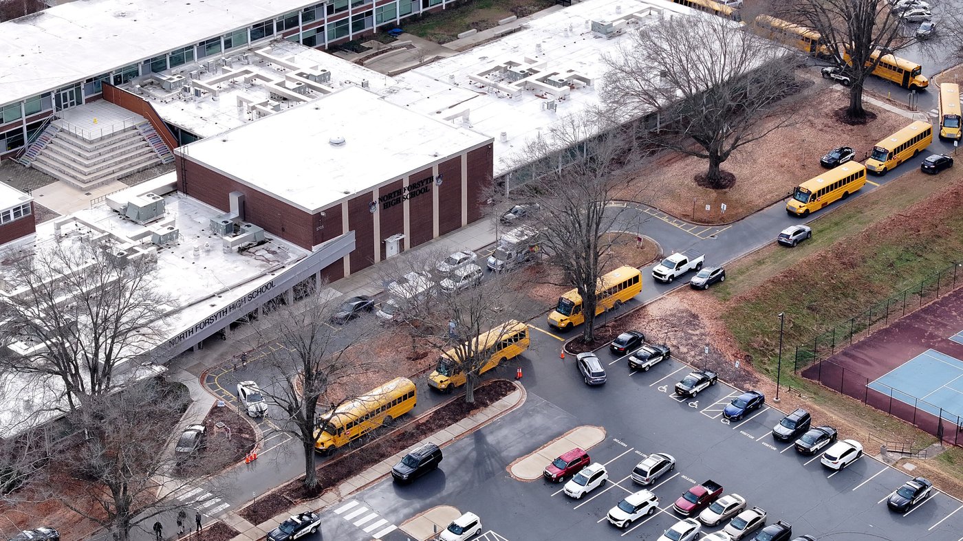 A student dies during stabbing at North Carolina high school | iNFOnews.ca A student dies during stabbing at North Carolina high school | iNFOnews.ca