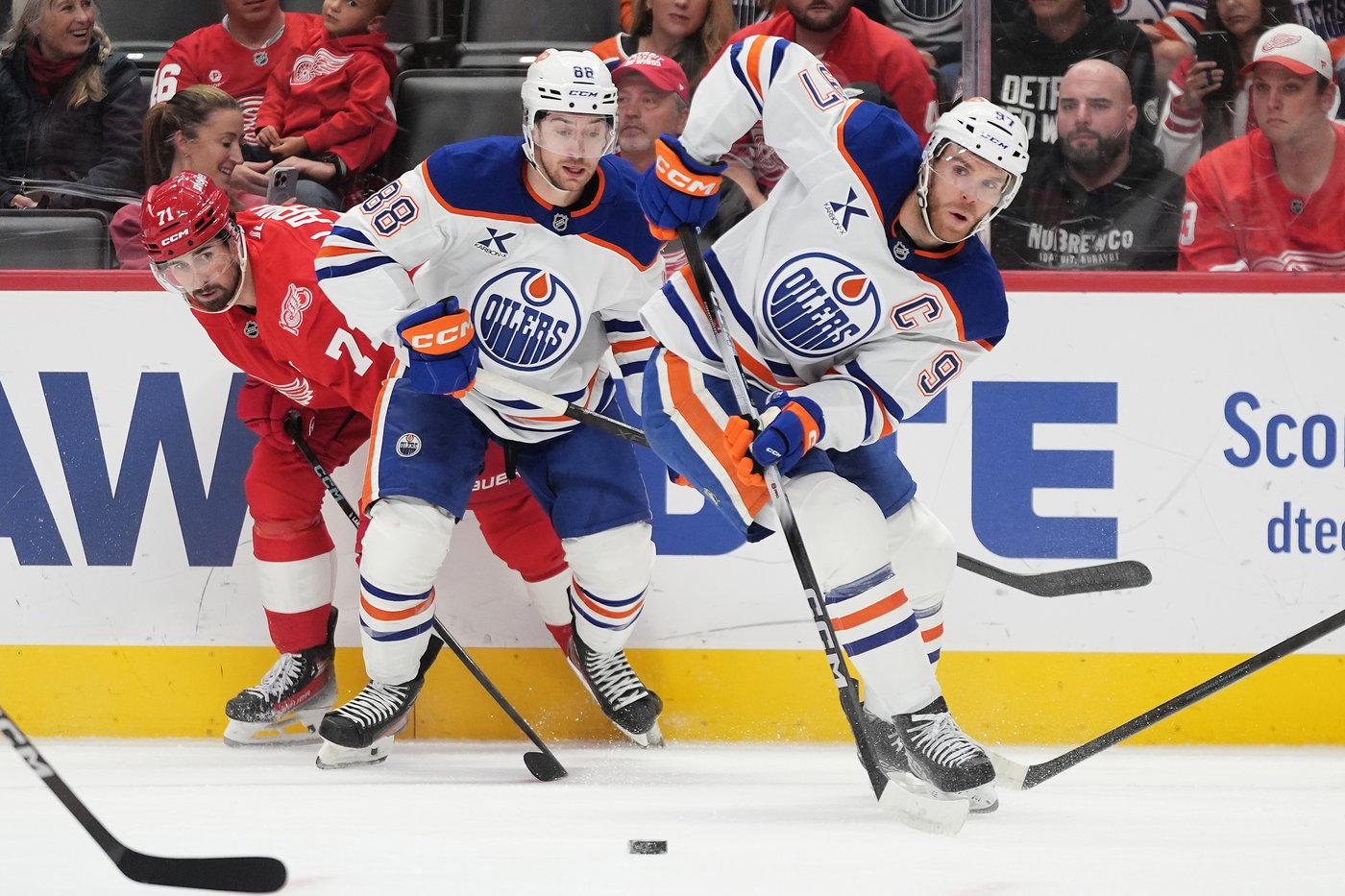 Larkin and Finne each score twice, lift surging Red Wings to a 4-2 win over Oilers | iNFOnews.ca Larkin and Finne each score twice, lift surging Red Wings to a 4-2 win over Oilers | iNFOnews.ca