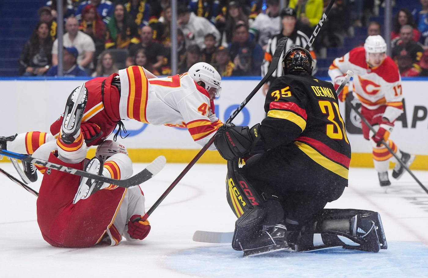 Chytil scores two, Vancouver Canucks dump Calgary Flames 5-1 in season opener | iNFOnews.ca Chytil scores two, Vancouver Canucks dump Calgary Flames 5-1 in season opener | iNFOnews.ca