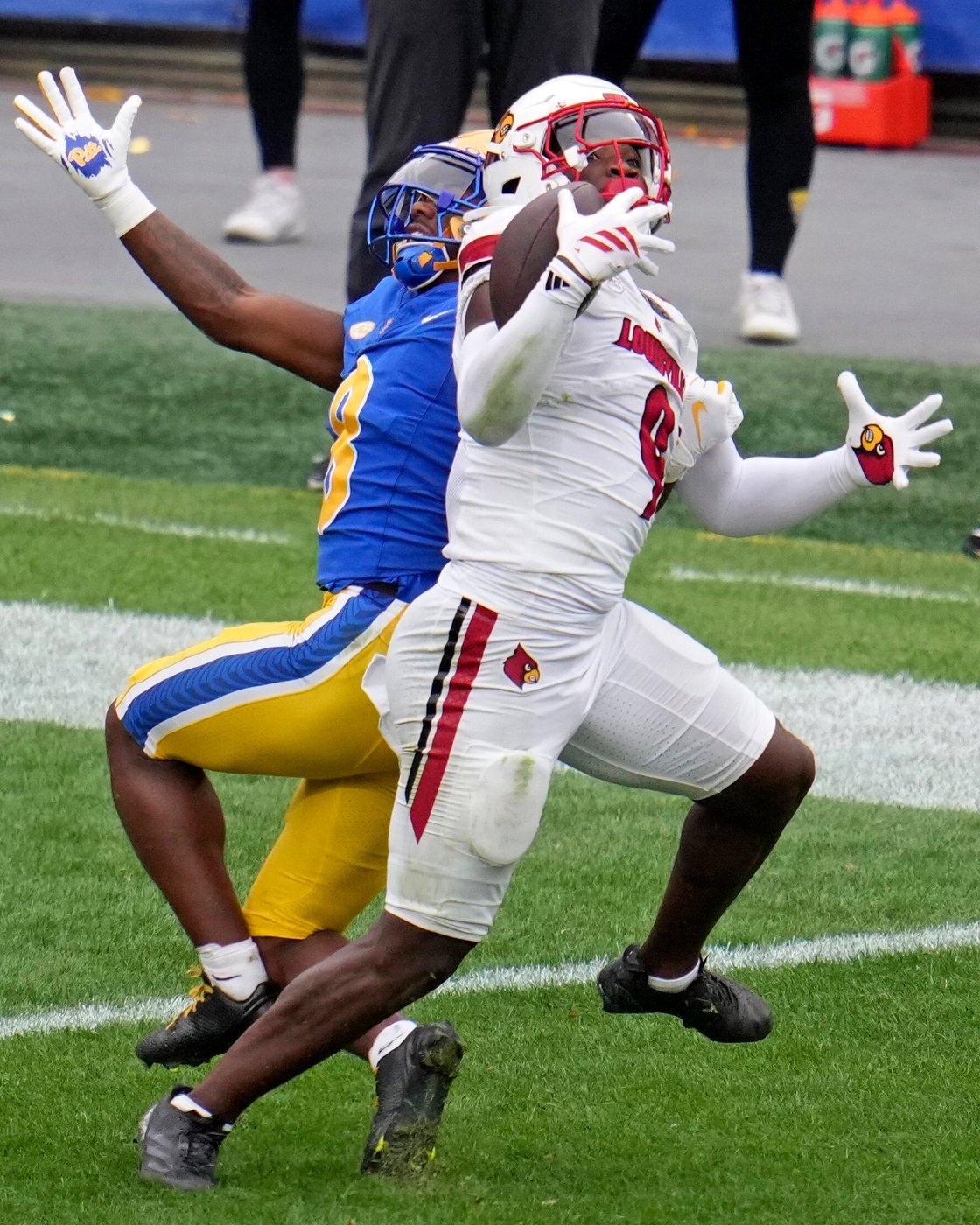 Miller Moss throws 3 TDs as Louisville rallies past Pitt 34-27 | iNFOnews.ca