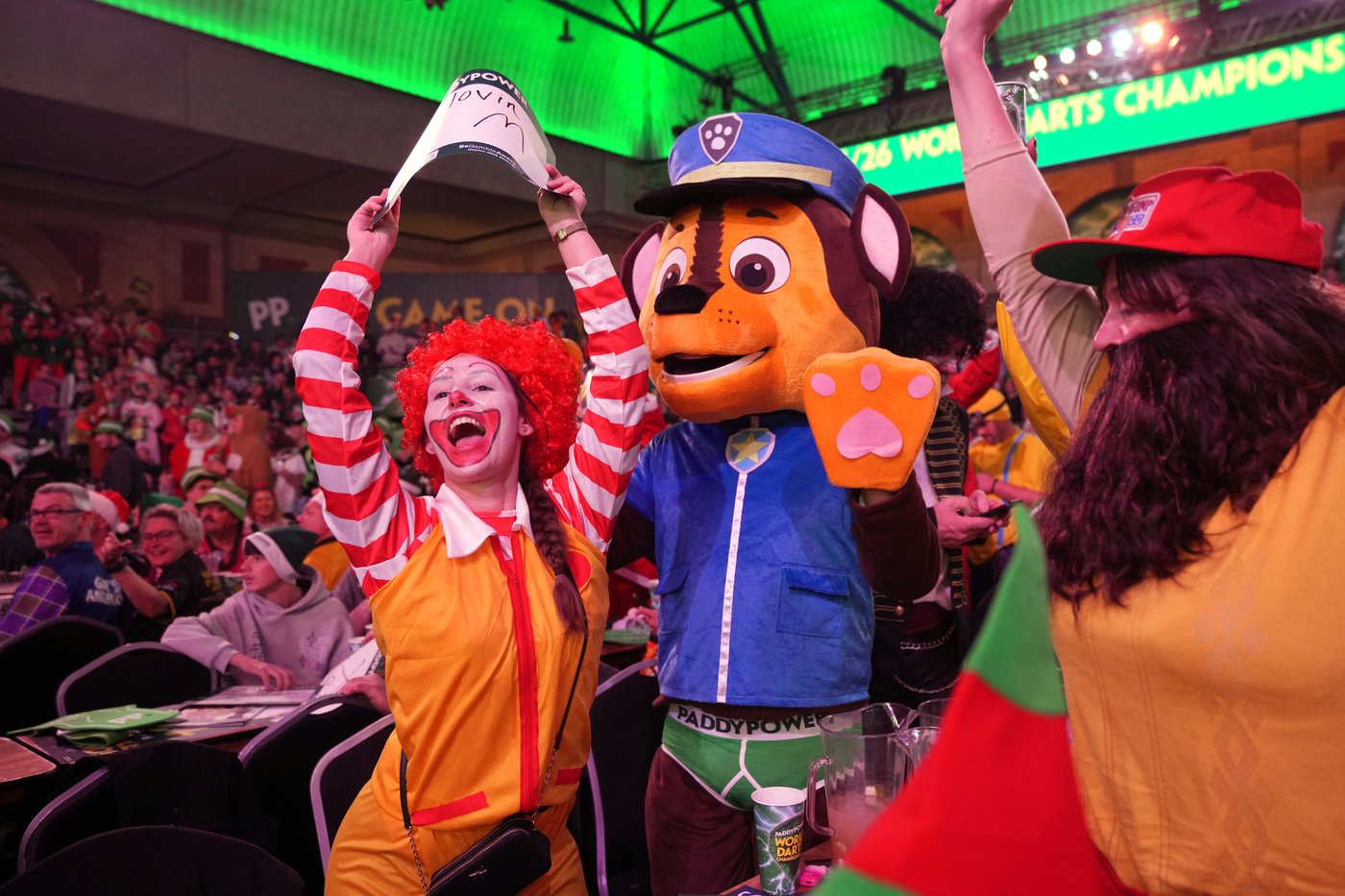 Costumes and competitors light up the World Darts Championships in London, in photos | iNFOnews.ca