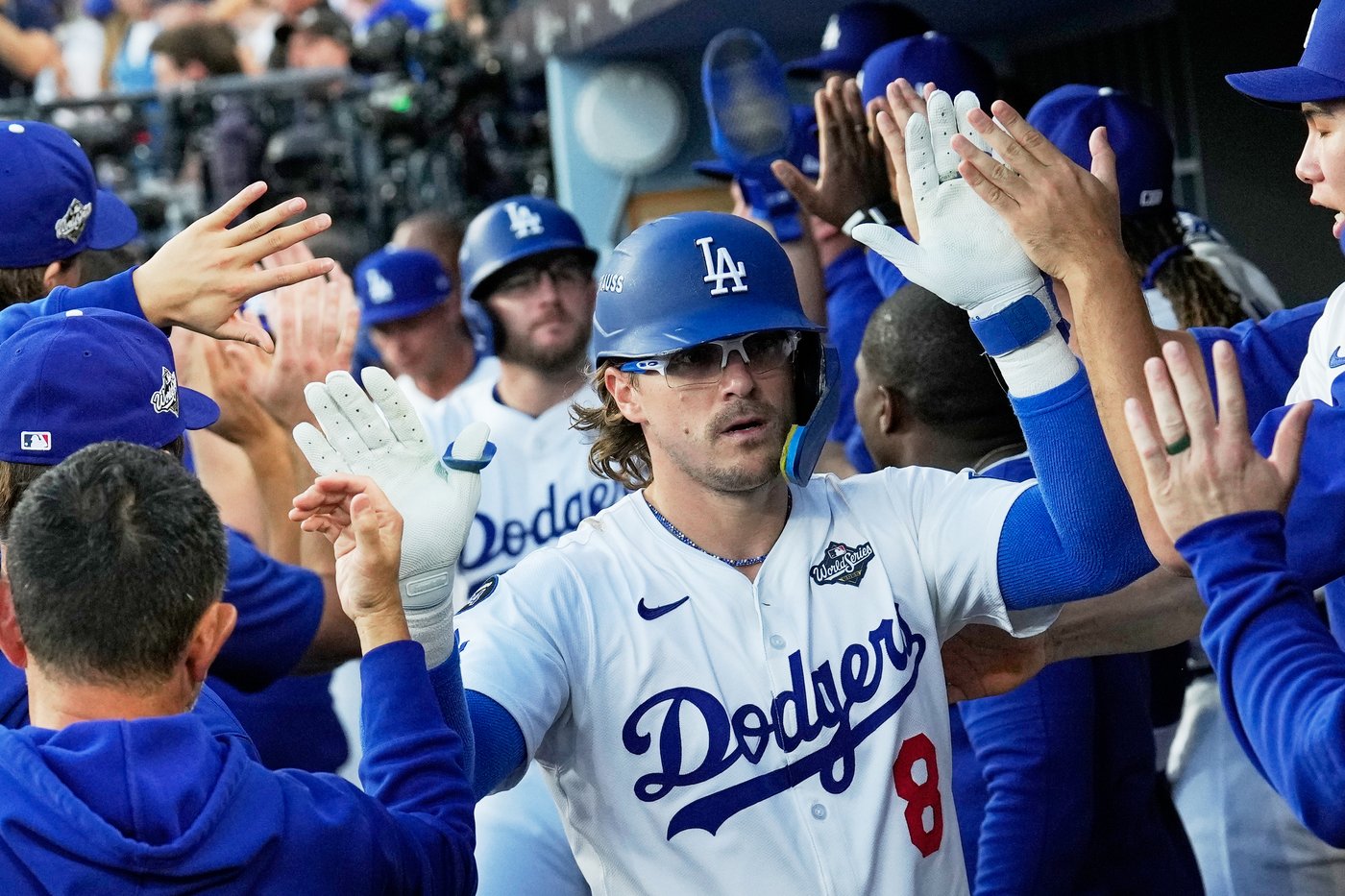 Photo Gallery: Blue Jays beat Dodgers 6-2 in Game 4 to tie Series | iNFOnews.ca