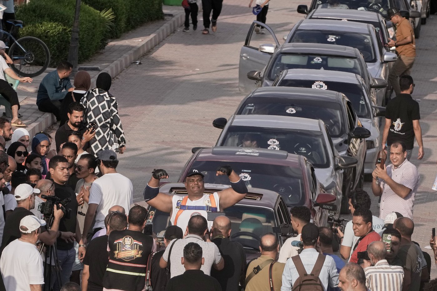 Photos of Egypt’s ‘strongman’ pulling ships, trains and cars in jaw-dropping feats | iNFOnews.ca