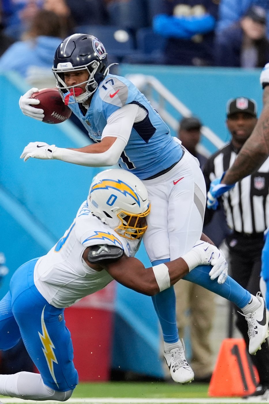 Chargers' Daiyan Henley plays through grief after brother's shooting death | iNFOnews.ca