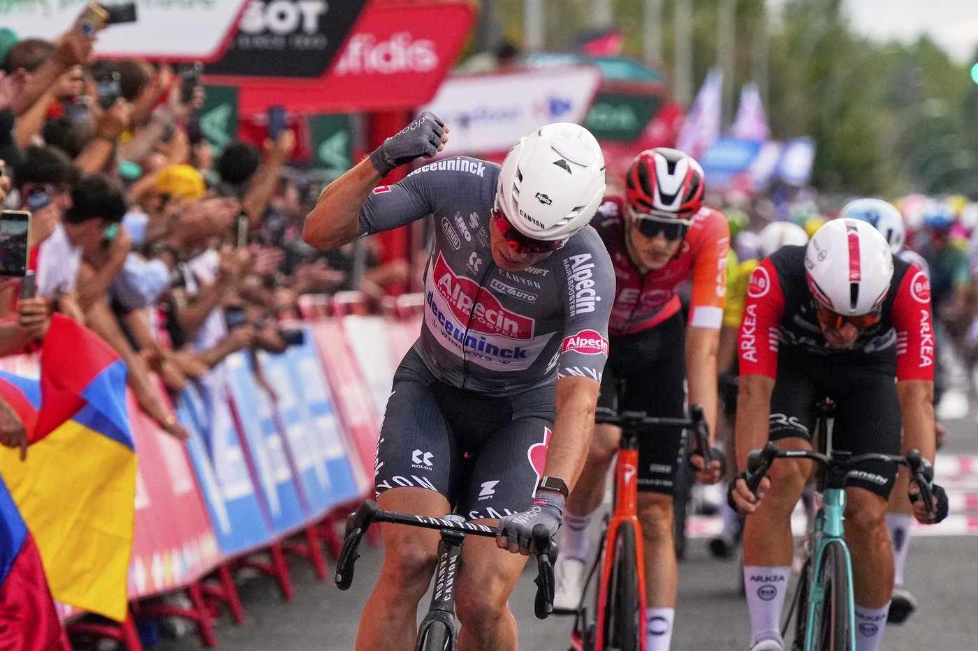 Philipsen wins his third stage at Vuelta and Vingegaard leads before decisive day | iNFOnews.ca